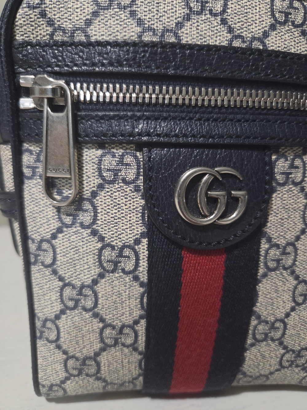 Gucci Monogram - Picture 2 of 4